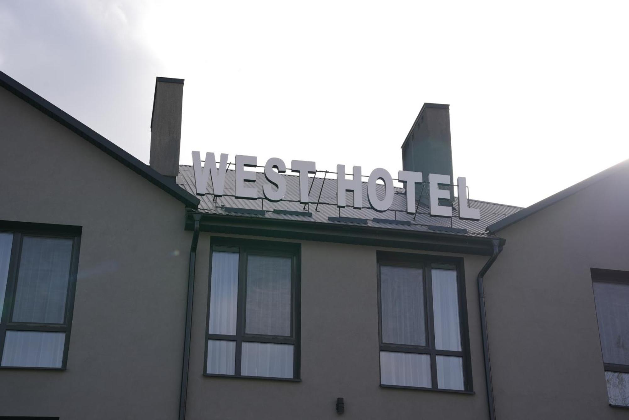 West Hotel Мостиська Екстер'єр фото
