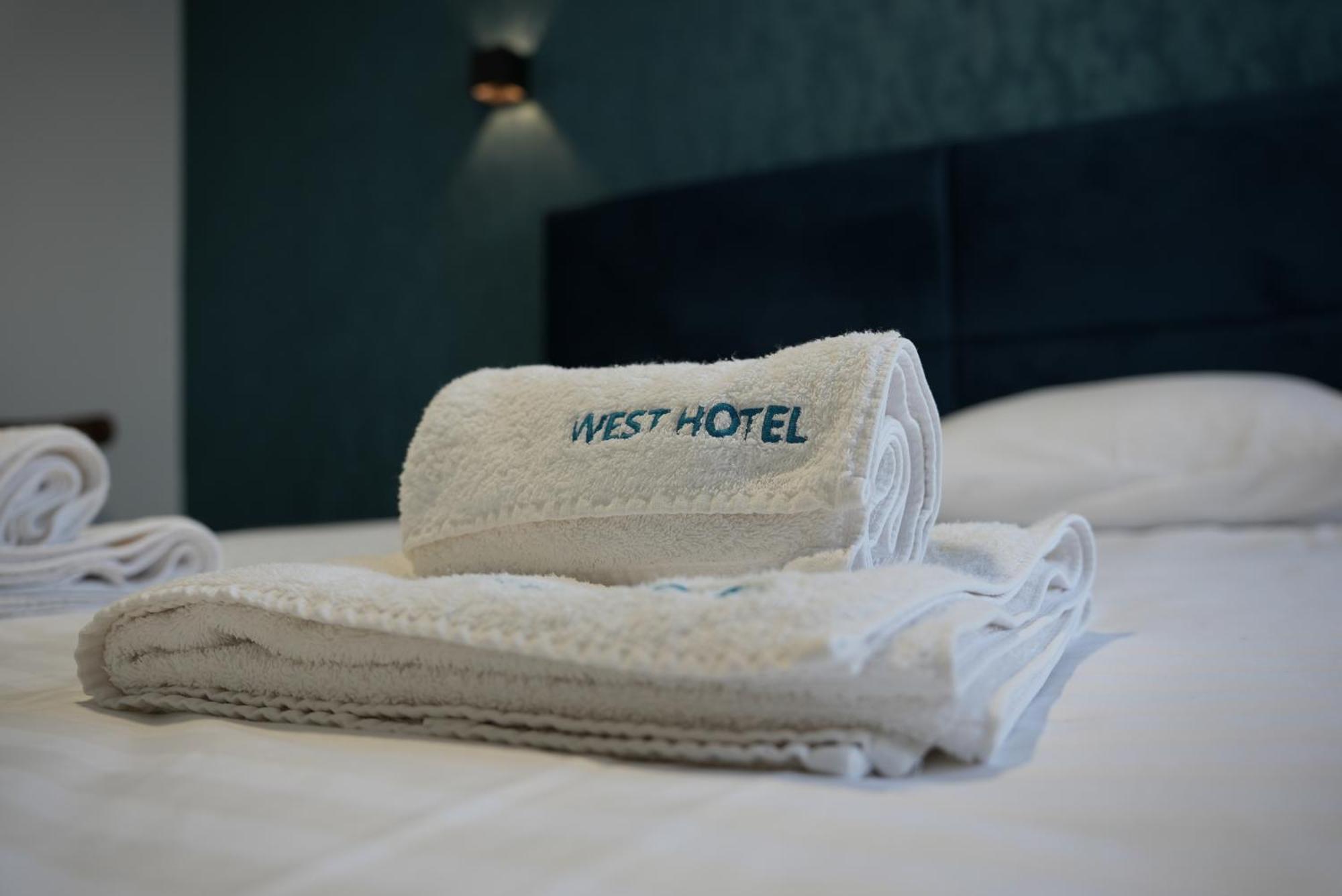 West Hotel Мостиська Номер фото
